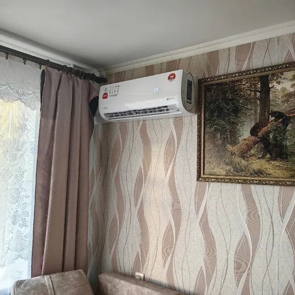 Установили инверторный кондиционер ROYAL CLIMA ARIA DC Inverter на Комсомольской площади