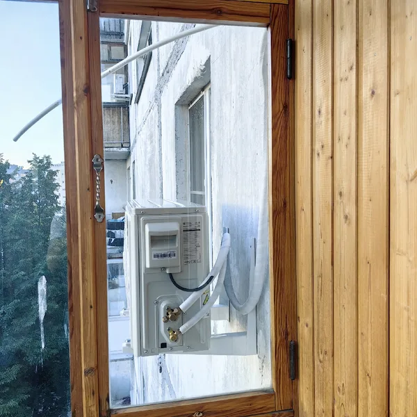 Установили инверторный кондиционер ROYAL CLIMA ARIA DC Inverter на Комсомольской площади