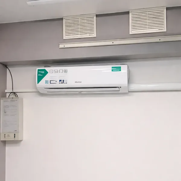 Установили две сплит-системы Hisense